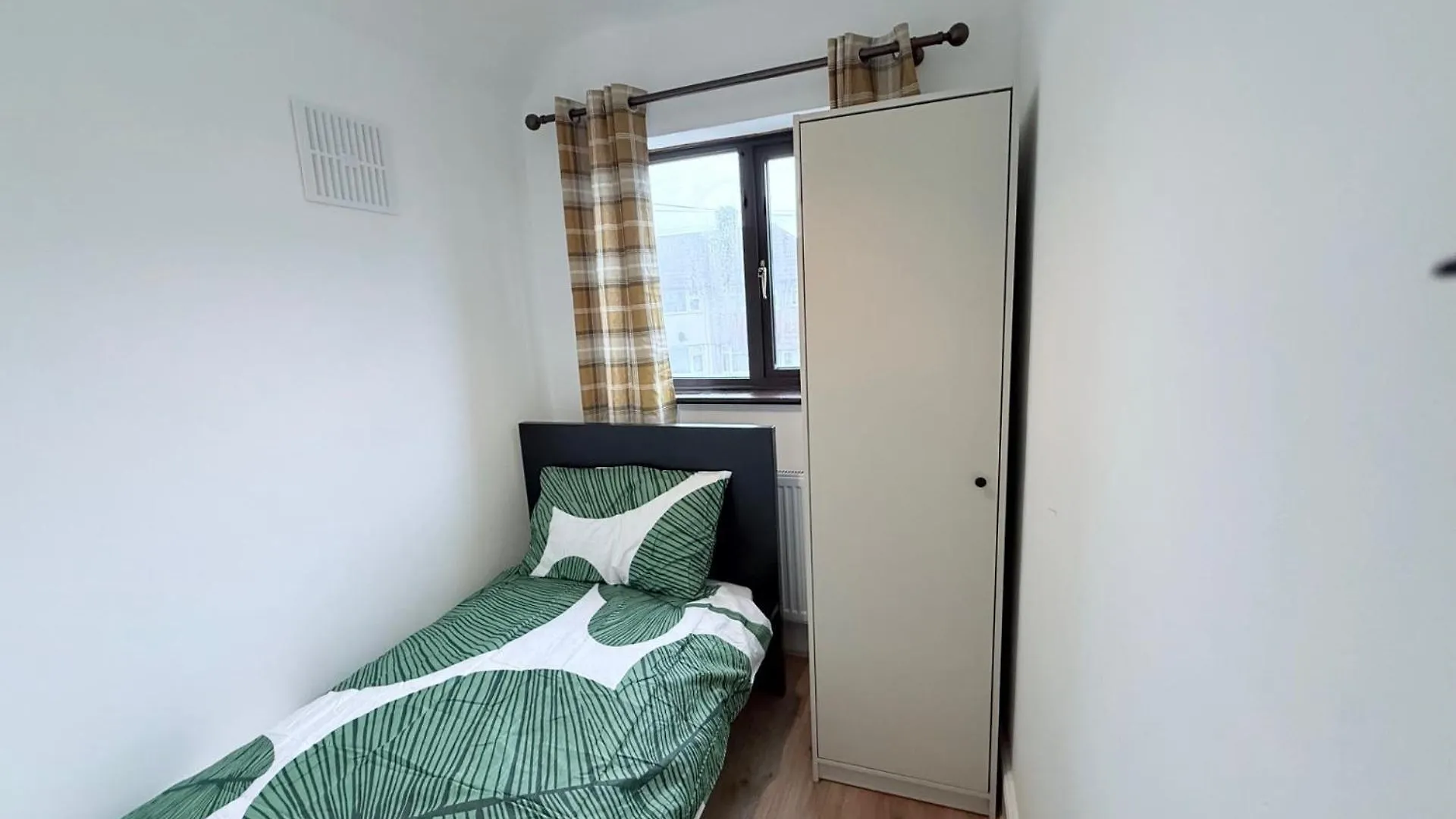 Fountain House And Bell House Apartment Dagenham