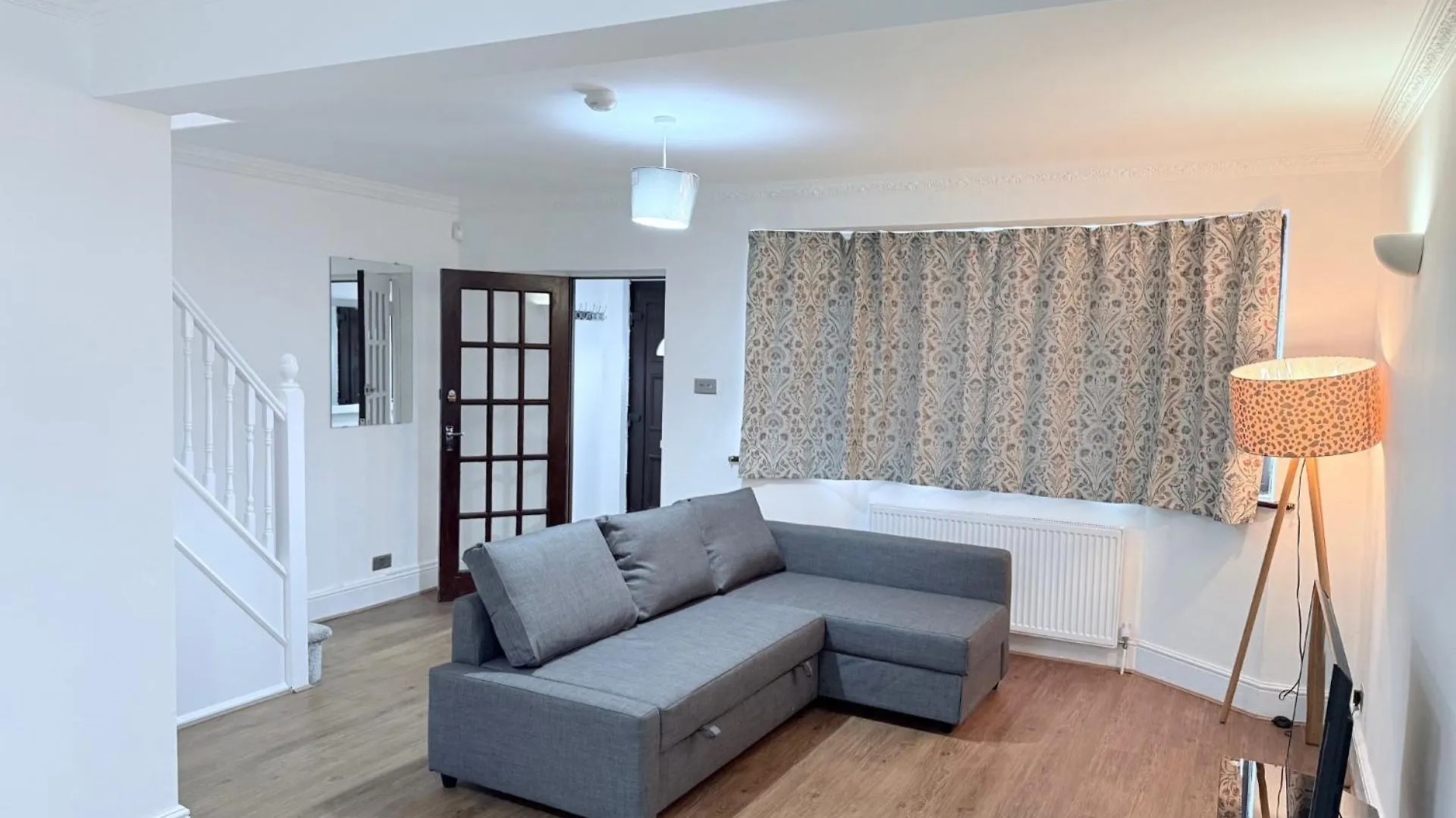 Fountain House And Bell House Apartment Dagenham 0*,