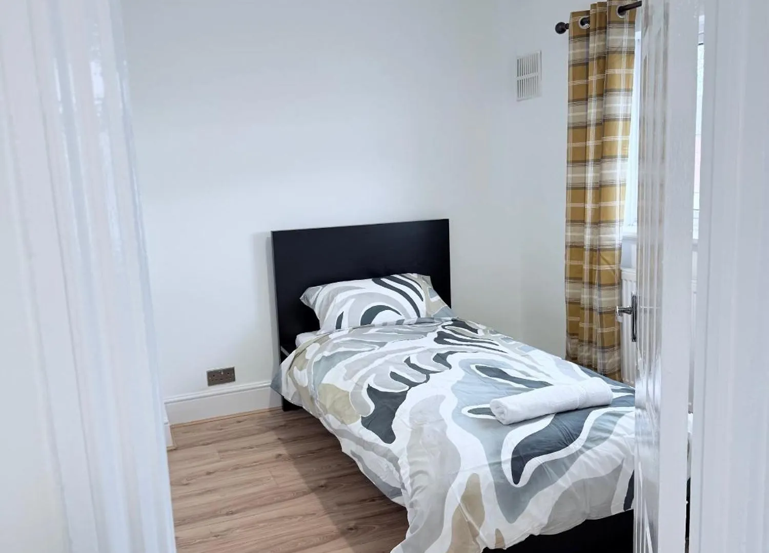 Fountain House And Bell House Apartment Dagenham 0*,  United Kingdom