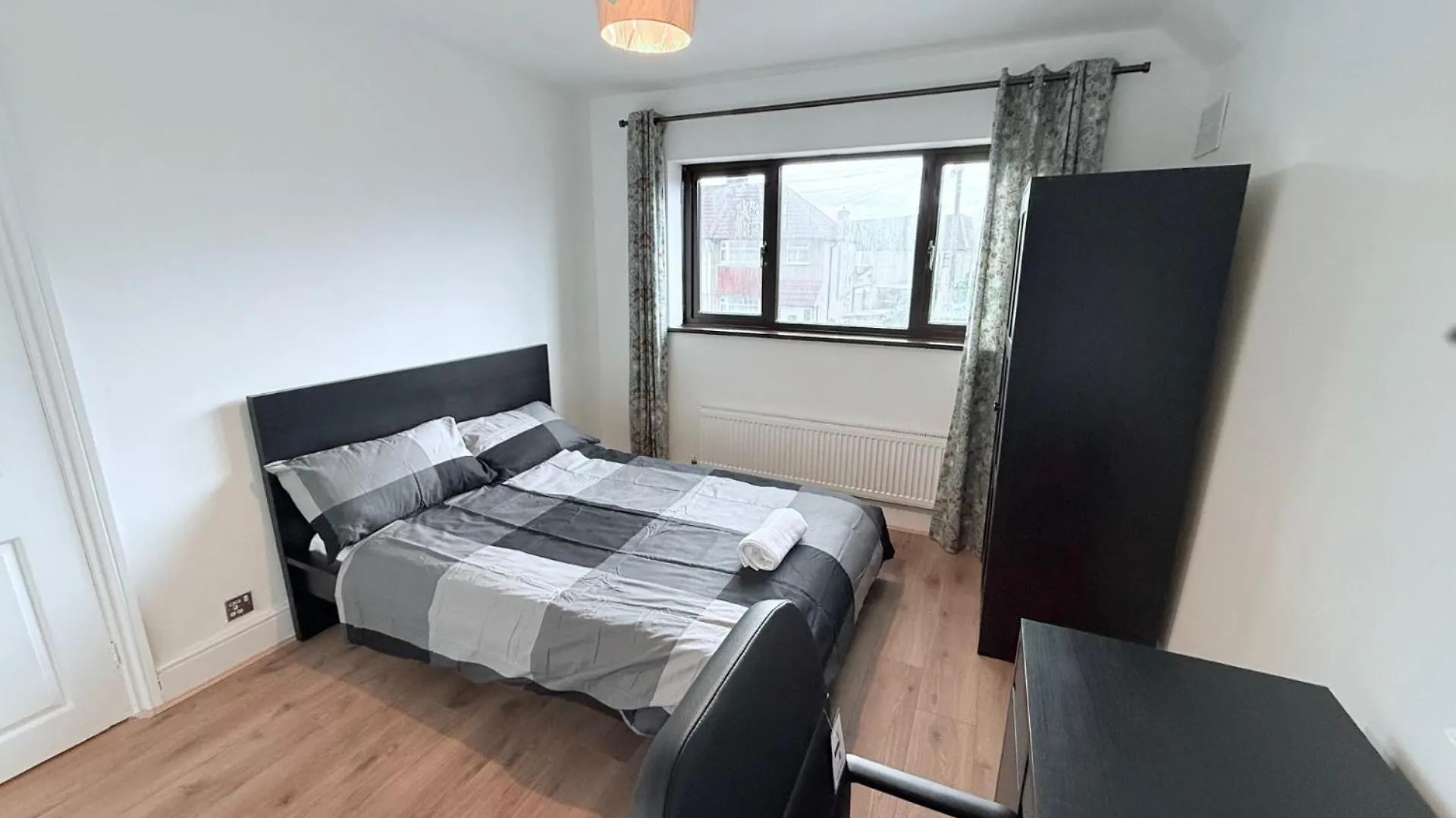 Fountain House And Bell House Apartment Dagenham